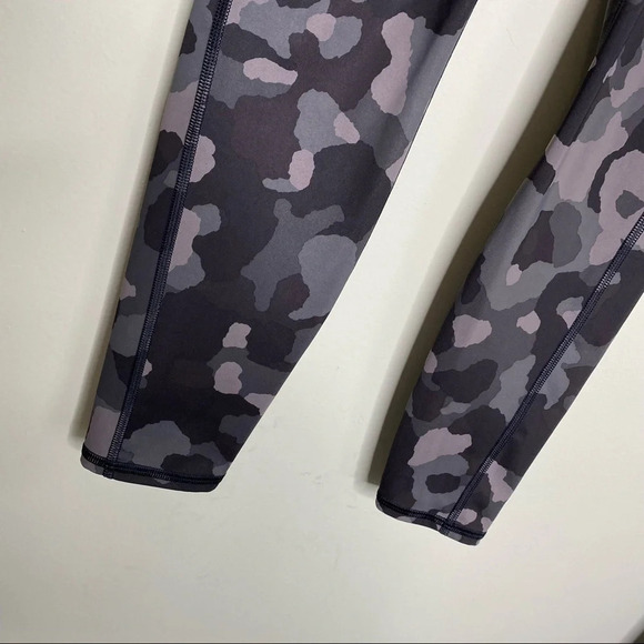 Athleta Supersonic Black Camo Camouflage Lightning 7/8 Tight Leggings Size XS - Picture 7 of 11